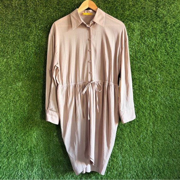 Alice + Olivia Dresses & Skirts - NWT Alice + Olivia Dusty Pink Shirtdress